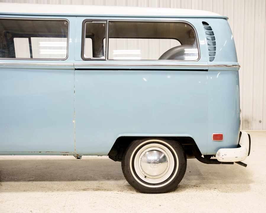 1970 Volkswagen Bay-Window Bus - Image 11 of 31