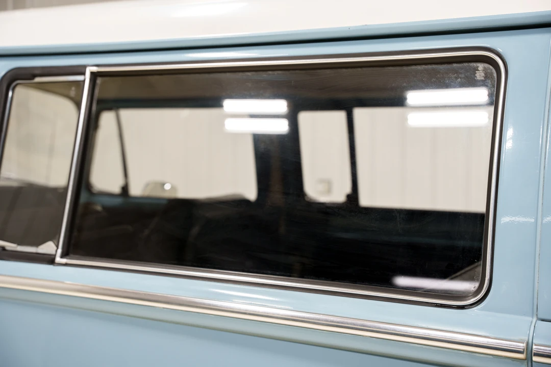 1970 Volkswagen Bay-Window Bus - Image 10 of 31