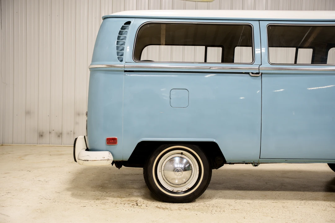 1970 Volkswagen Bay-Window Bus - Image 17 of 31