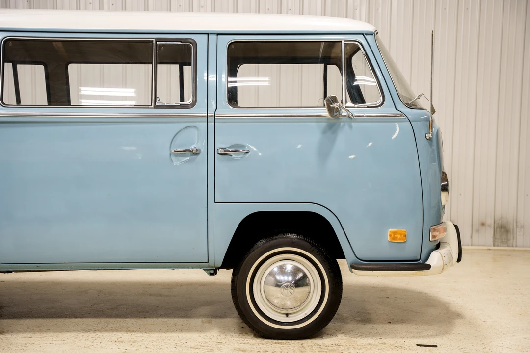 1970 Volkswagen Bay-Window Bus - Image 18 of 31