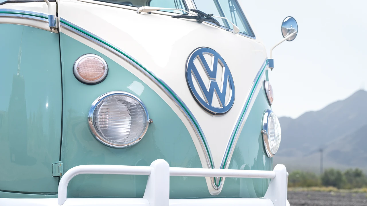1970 Volkswagen Split-Window Bus - Image 29 of 31