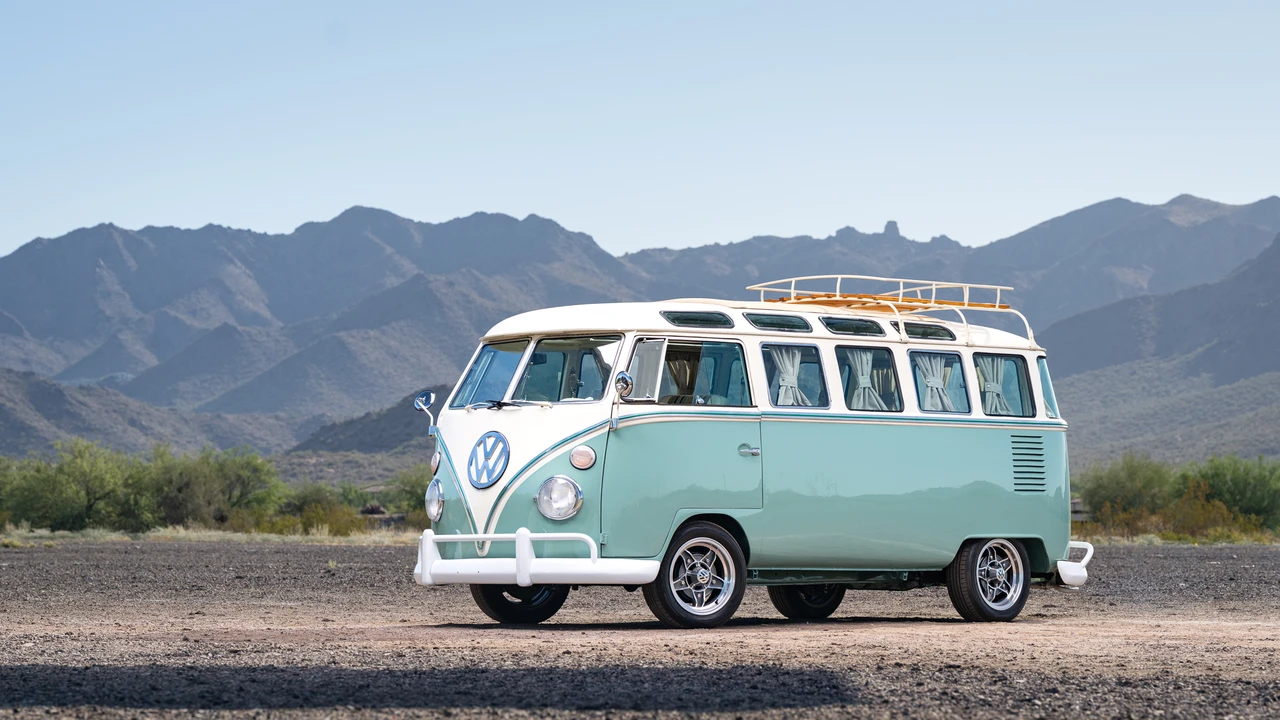 1970 Volkswagen Split-Window Bus - Image 2 of 31