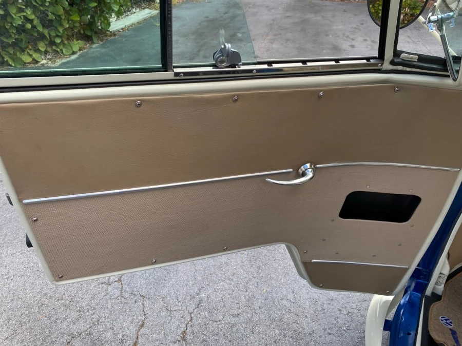 1970 Volkswagen Bay-Window Bus - Image 24 of 31