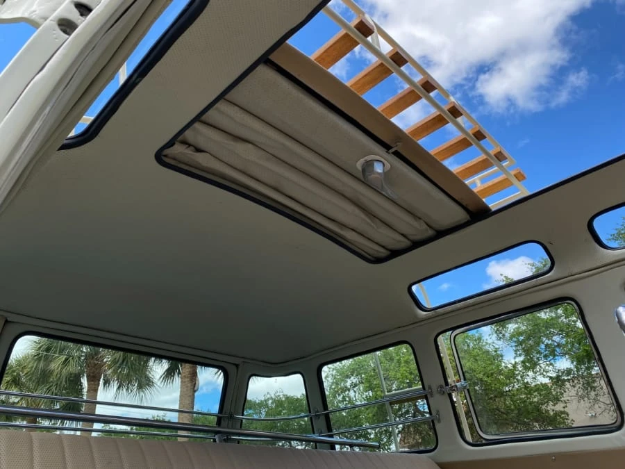 1970 Volkswagen Bay-Window Bus - Image 25 of 31