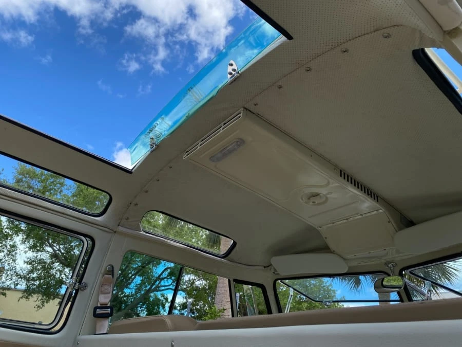 1970 Volkswagen Bay-Window Bus - Image 26 of 31