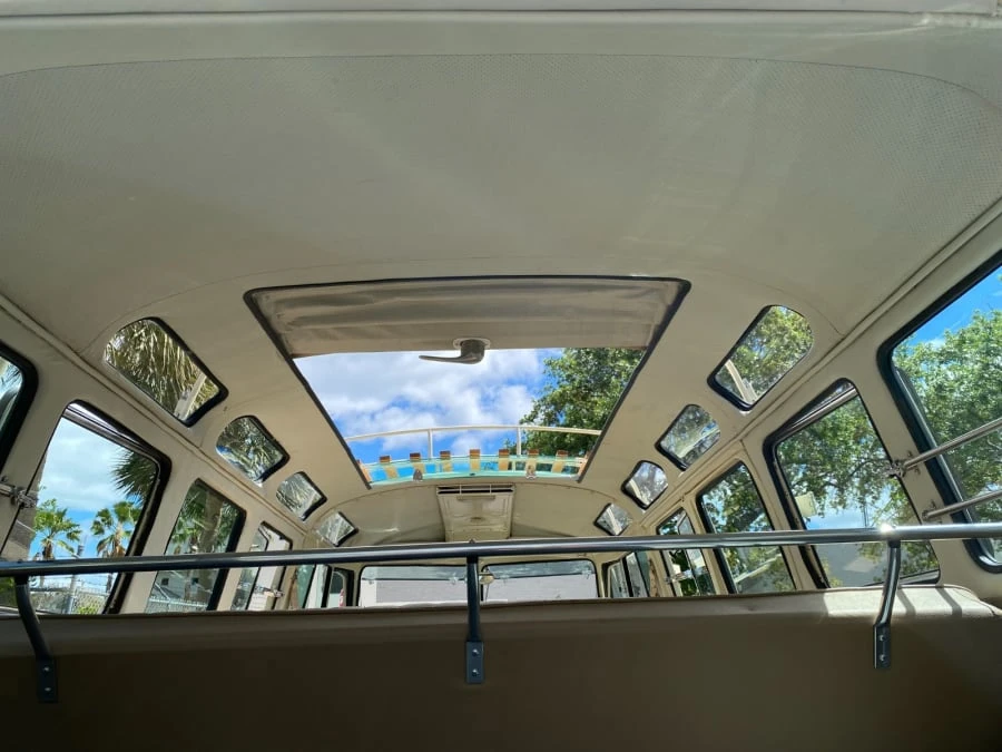 1970 Volkswagen Bay-Window Bus - Image 27 of 31