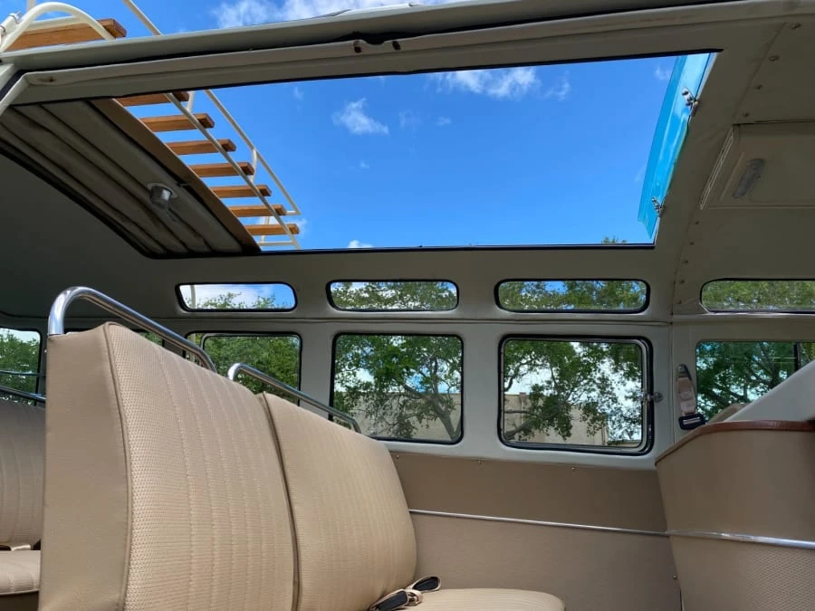 1970 Volkswagen Bay-Window Bus - Image 28 of 31