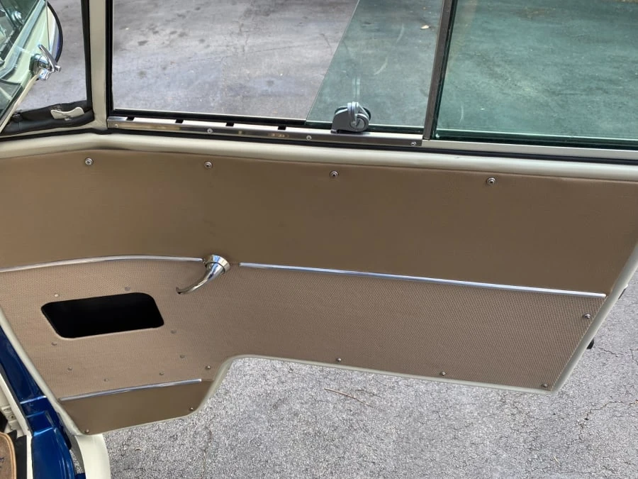 1970 Volkswagen Bay-Window Bus - Image 30 of 31