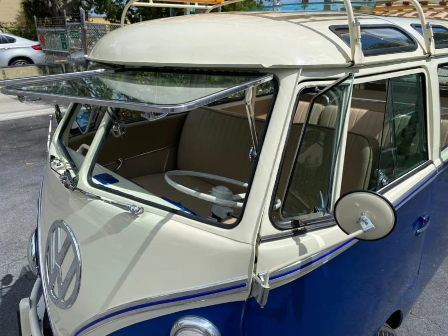 1970 Volkswagen Bay-Window Bus - Image 4 of 31