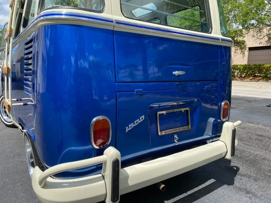 1970 Volkswagen Bay-Window Bus - Image 6 of 31
