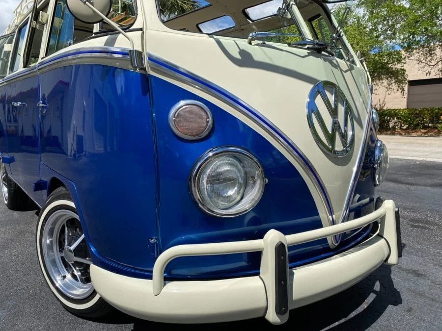 1970 Volkswagen Bay-Window Bus - Image 9 of 31