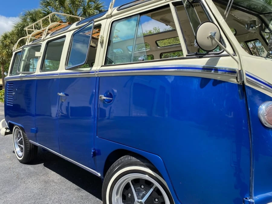 1970 Volkswagen Bay-Window Bus - Image 10 of 31