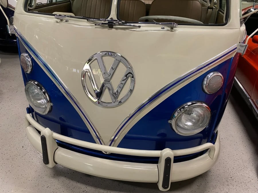 1970 Volkswagen Bay-Window Bus - Image 13 of 31