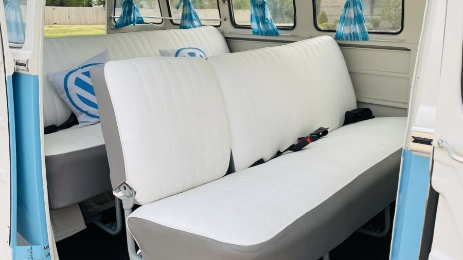 1970 Volkswagen Bay-Window Bus - Image 6 of 18