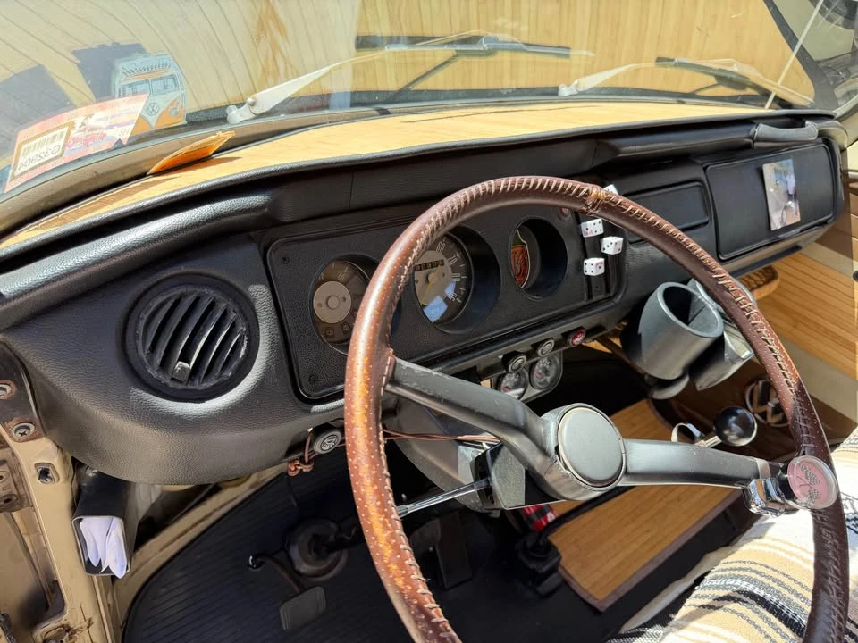 1970 Volkswagen Bay-Window Bus - Image 10 of 11