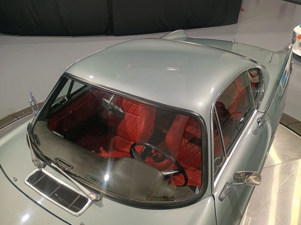 1970 Volvo 1800E - Image 11 of 12