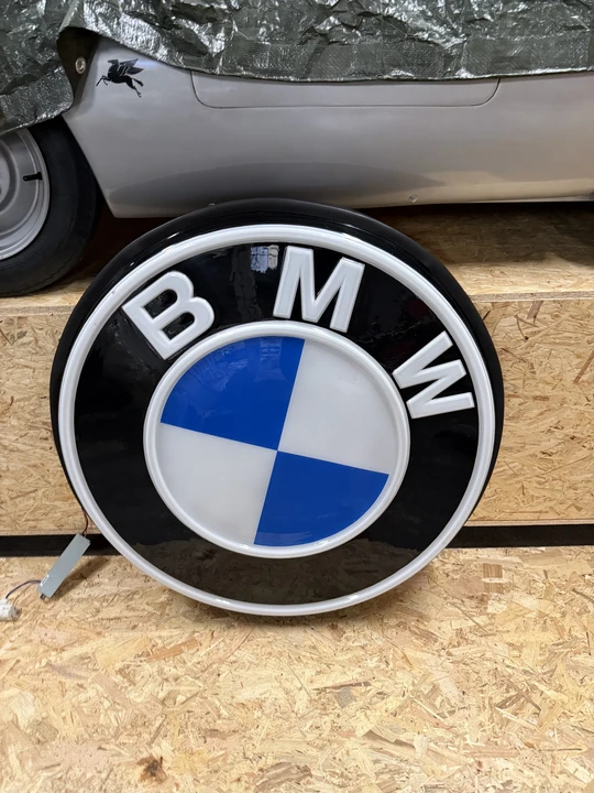 BMW - Image 2 of 12