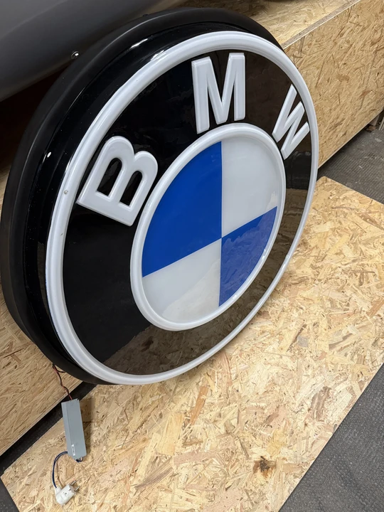 BMW - Image 4 of 12