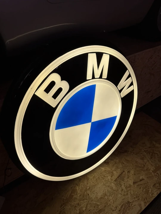 BMW - Image 6 of 12