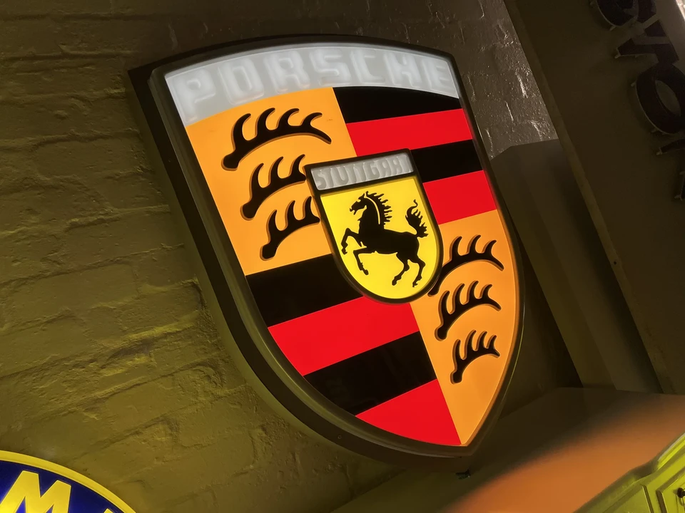 Porsche - Image 14 of 24