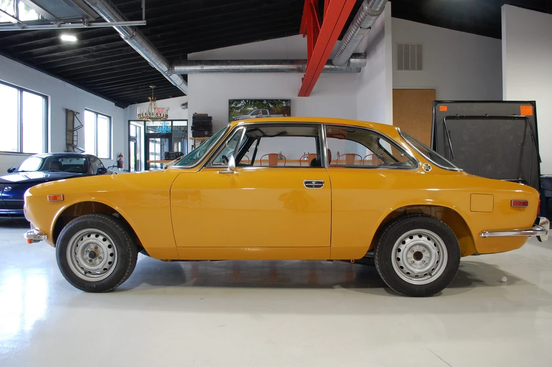 1971 Alfa Romeo 1750 GT Veloce - Image 6 of 31