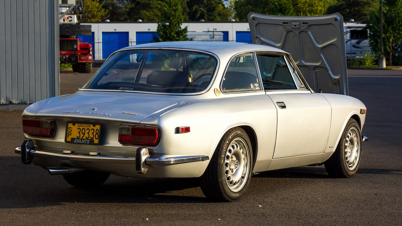1971 Alfa Romeo 1750 GT Veloce - Image 16 of 31