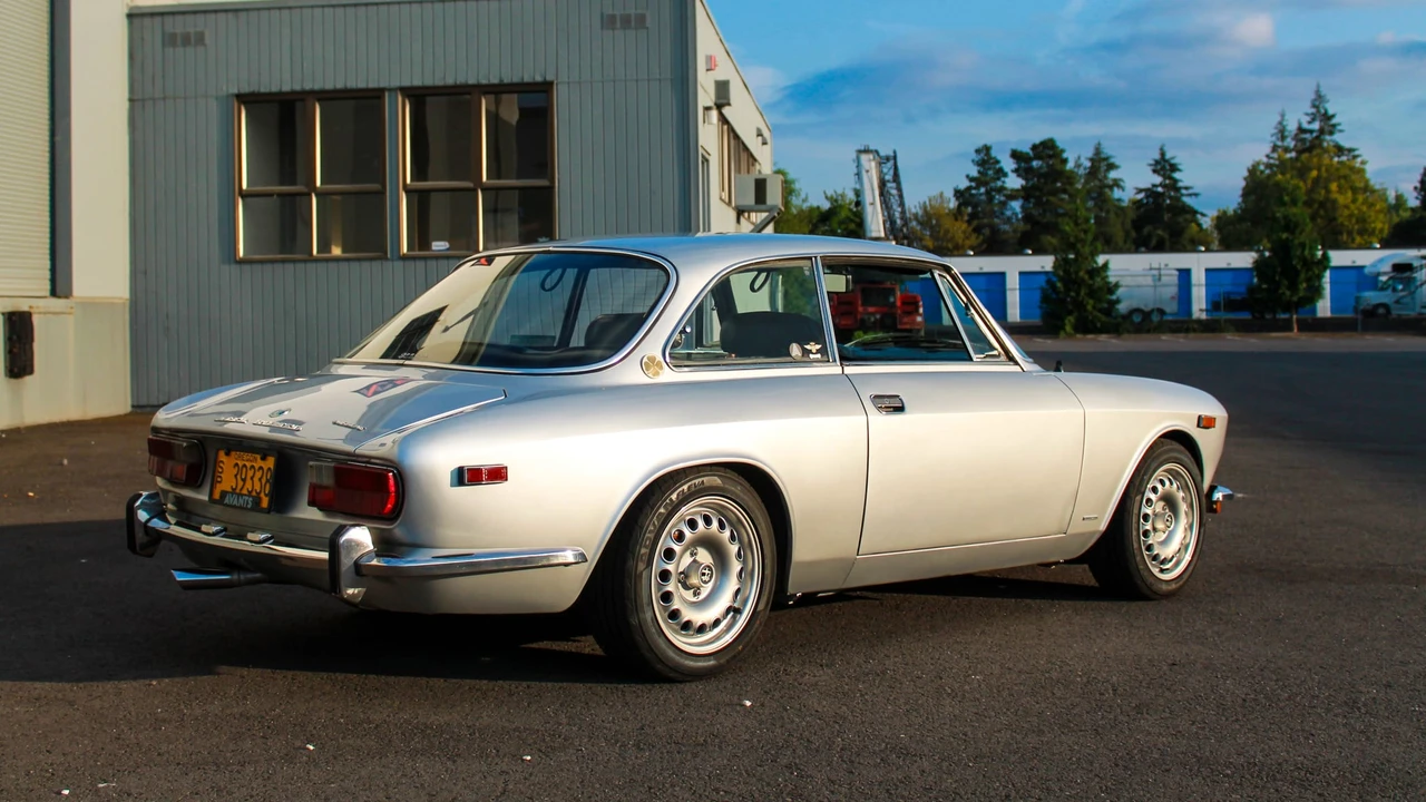 1971 Alfa Romeo 1750 GT Veloce - Image 15 of 31