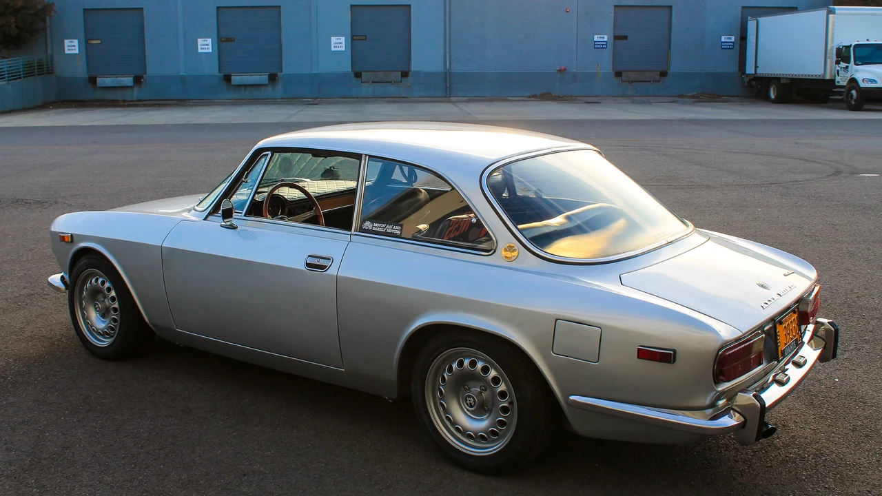 1971 Alfa Romeo 1750 GT Veloce - Image 19 of 31
