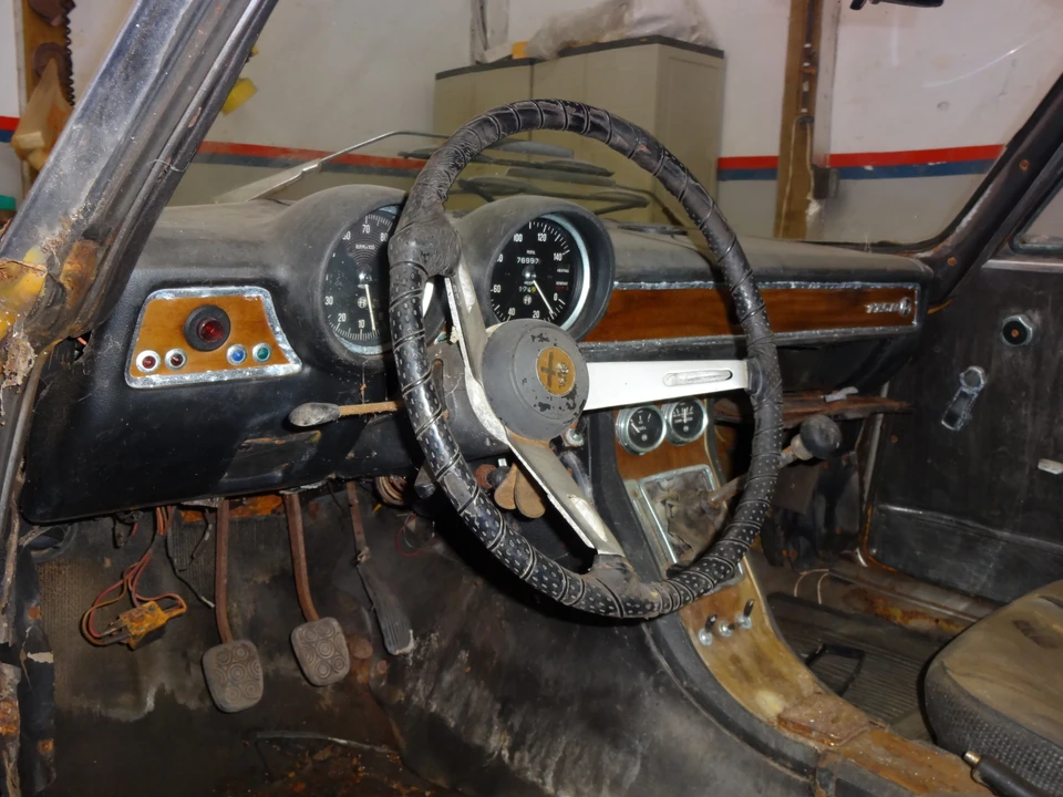 1971 Alfa Romeo 1750 GT Veloce - Image 29 of 31