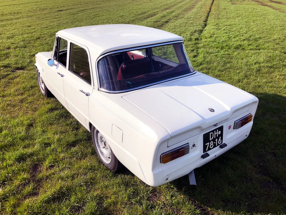 1971 Alfa Romeo 2000 GT Veloce - Image 8 of 31