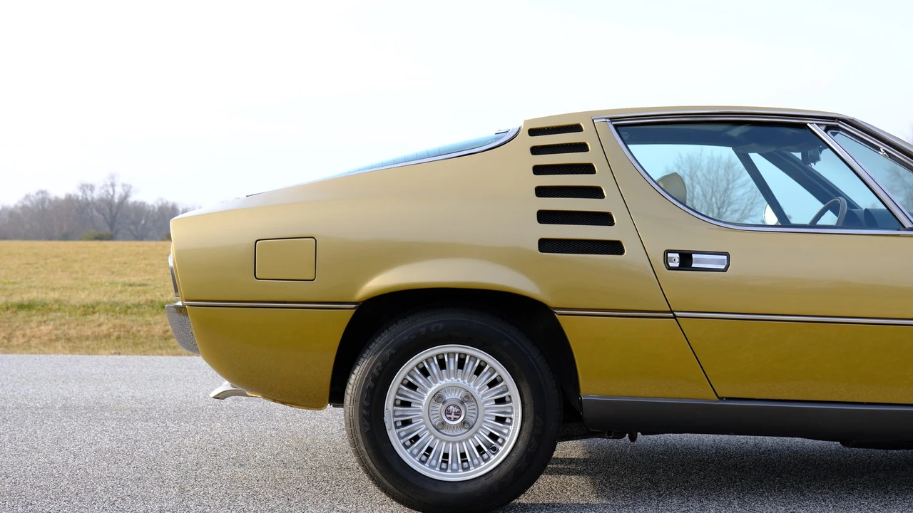 1971 Alfa Romeo Montreal - Image 14 of 31