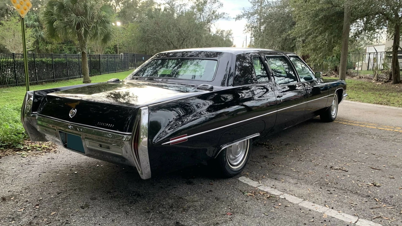 1971 Cadillac Series 70 & 75 - Image 3 of 31