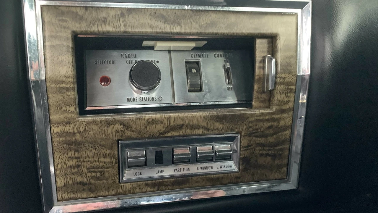 1971 Cadillac Series 70 & 75 - Image 22 of 31