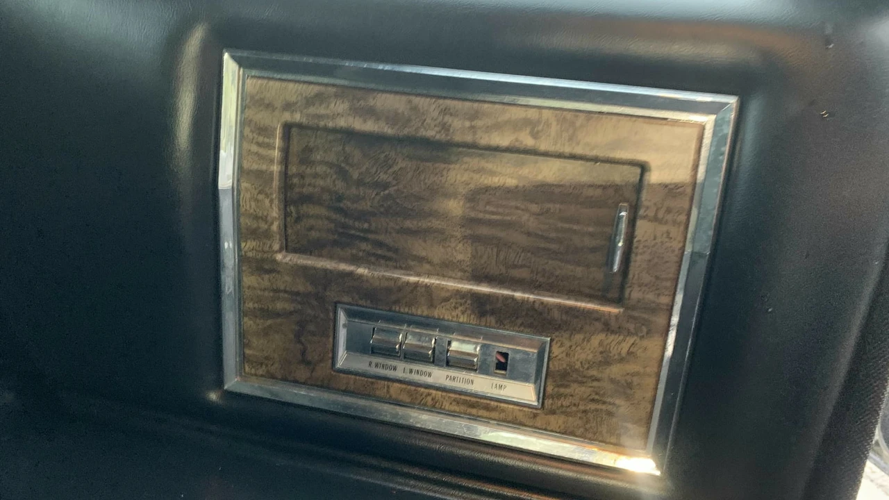 1971 Cadillac Series 70 & 75 - Image 23 of 31