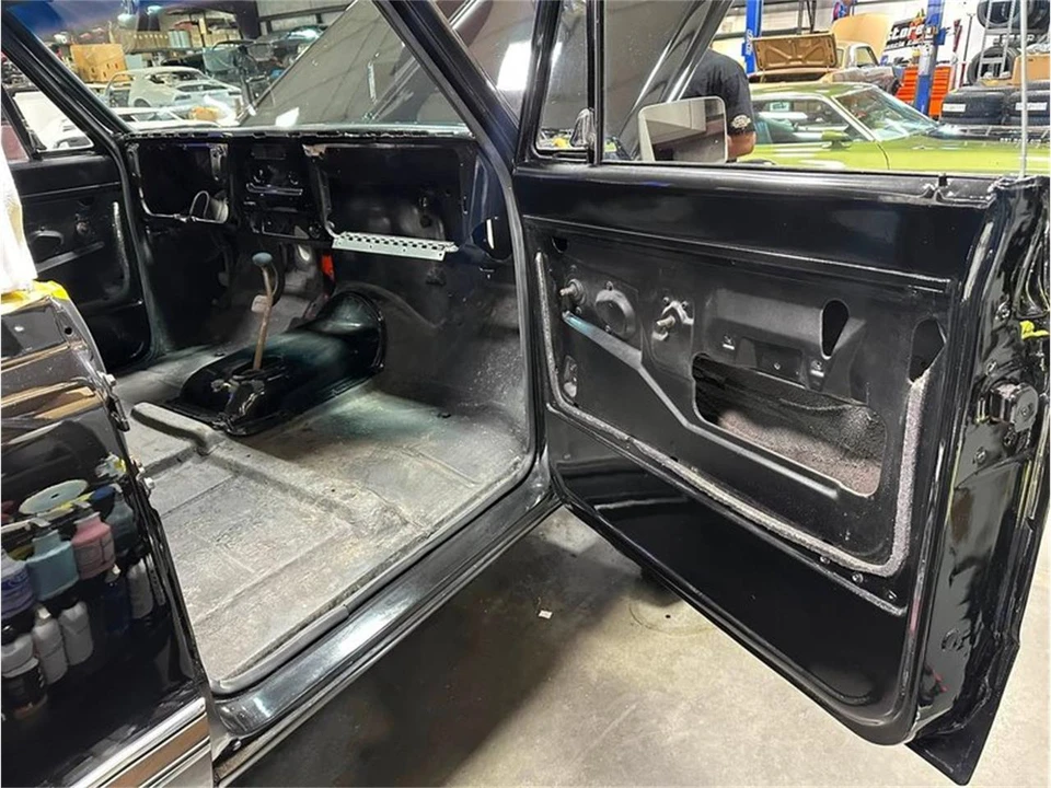 1971 Chevrolet K5 Blazer 1st Gen - Image 10 of 31