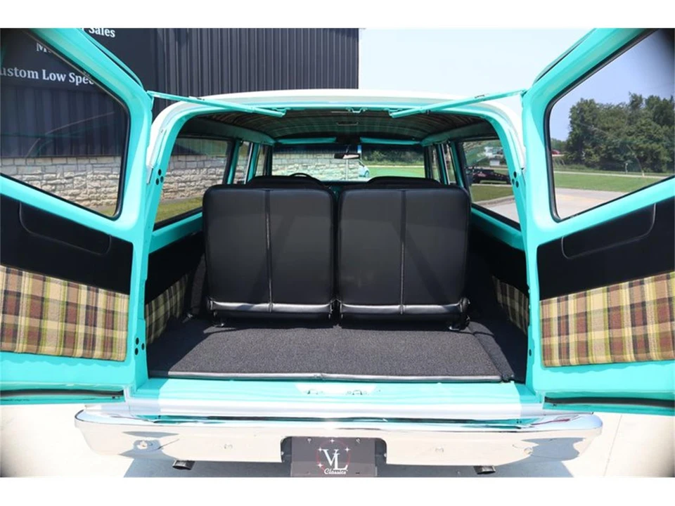 1971 Chevrolet Suburban 6th Gen - Image 13 of 31