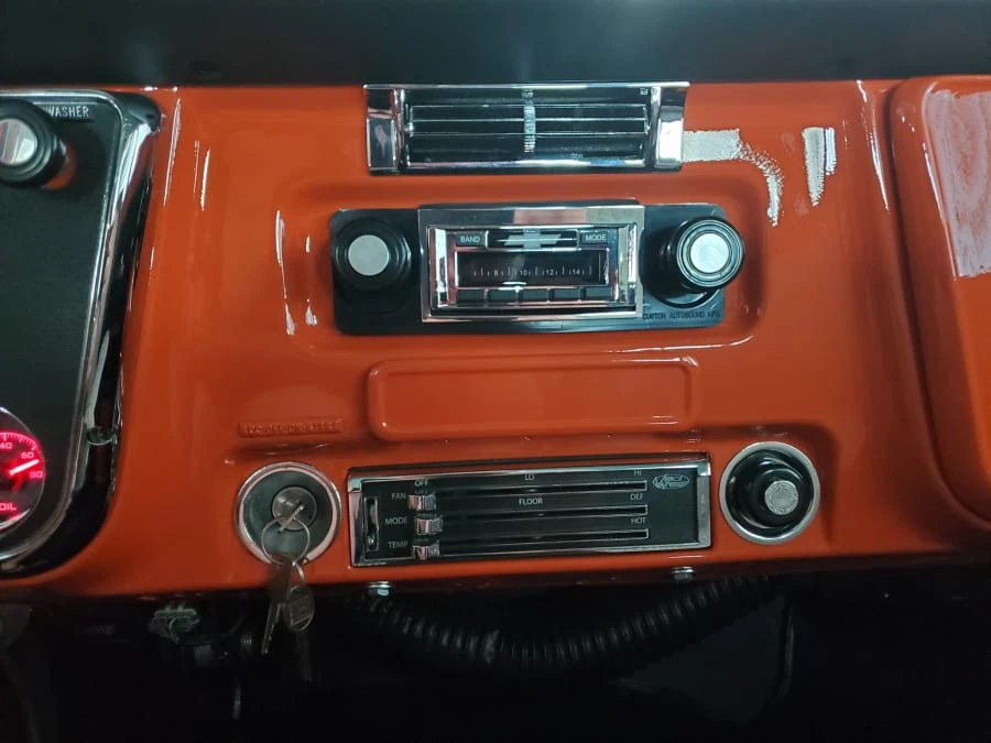 1971 Chevrolet Suburban 6th Gen - Image 16 of 27