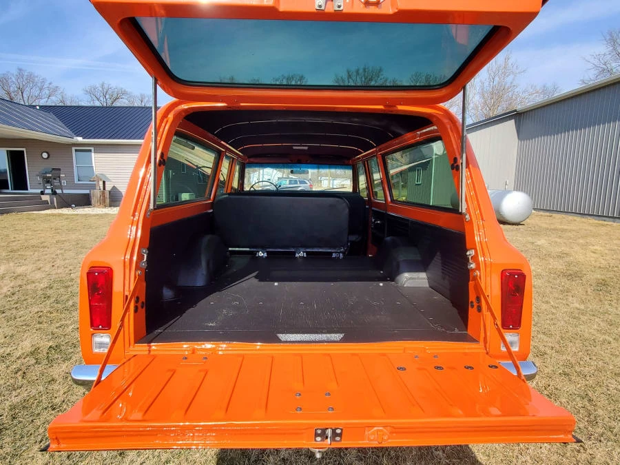 1971 Chevrolet Suburban 6th Gen - Image 15 of 27
