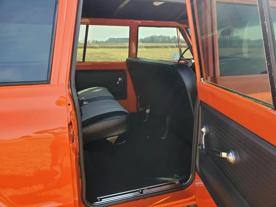 1971 Chevrolet Suburban 6th Gen - Image 19 of 27