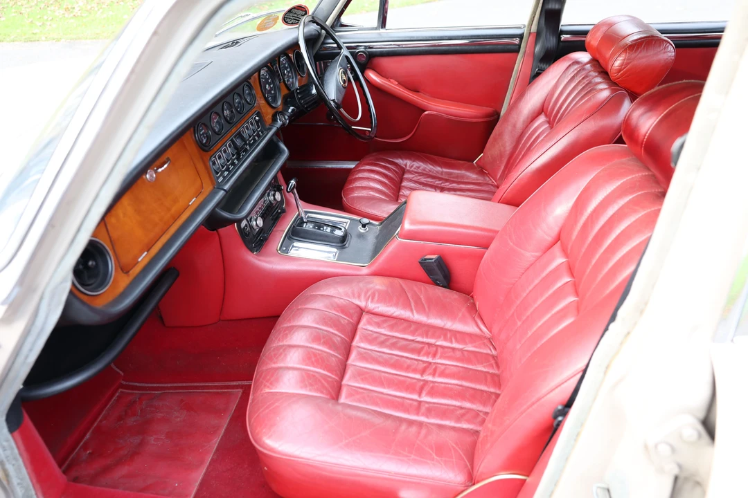 1971 Daimler - Image 10 of 17
