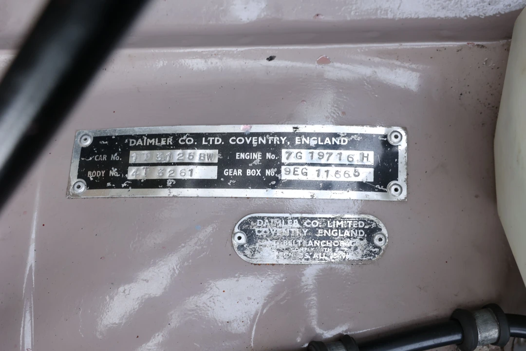 1971 Daimler - Image 2 of 17