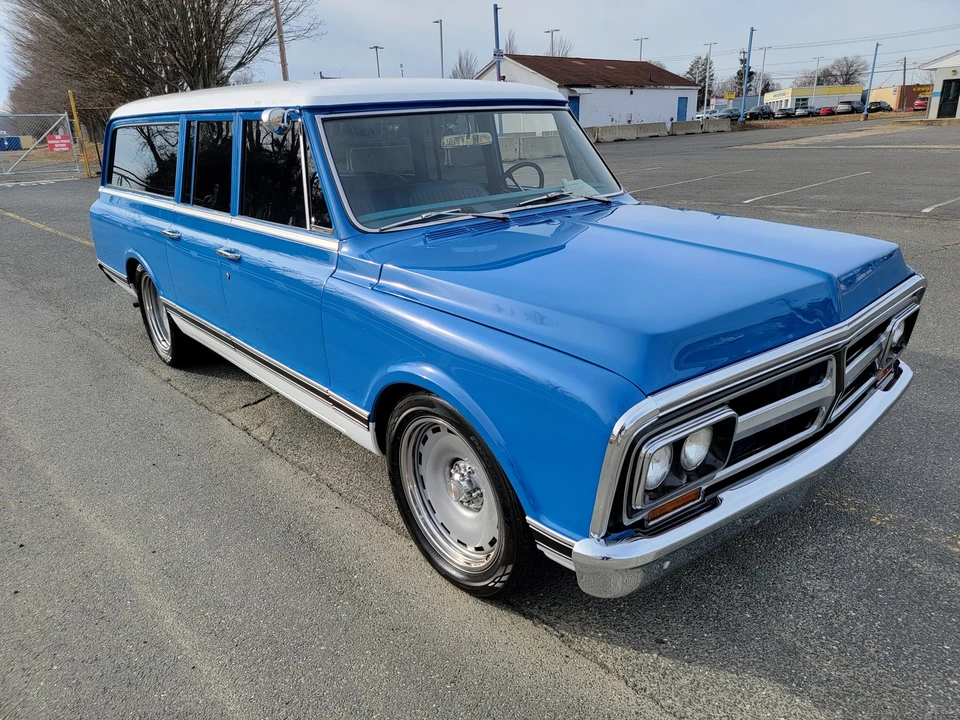 1971 GMC Suburban 6th Gen - Image 4 of 31