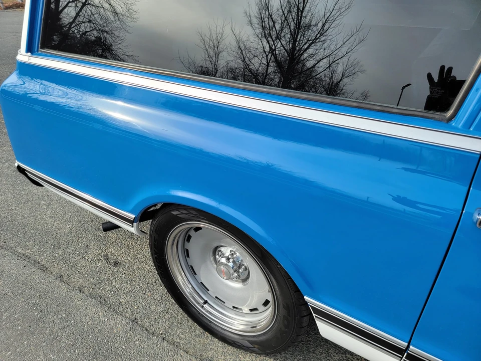 1971 GMC Suburban 6th Gen - Image 10 of 31