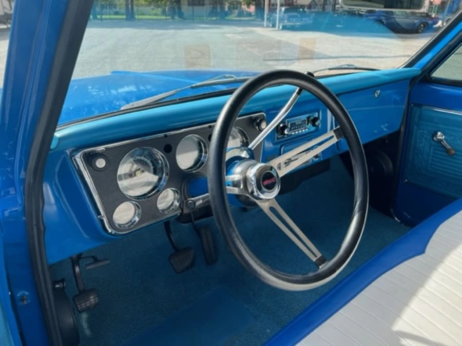 1971 GMC Suburban 6th Gen - Image 6 of 7