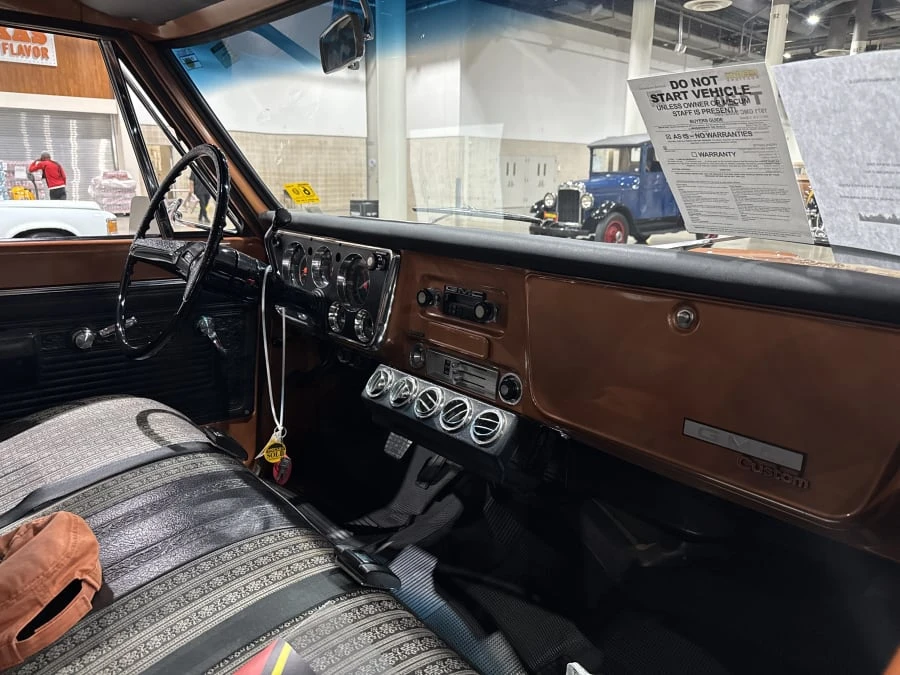 1971 GMC Suburban 6th Gen - Image 6 of 8