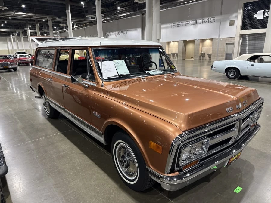 1971 GMC Suburban 6th Gen - Image 3 of 8