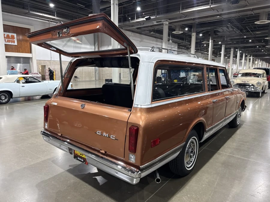 1971 GMC Suburban 6th Gen - Image 2 of 8