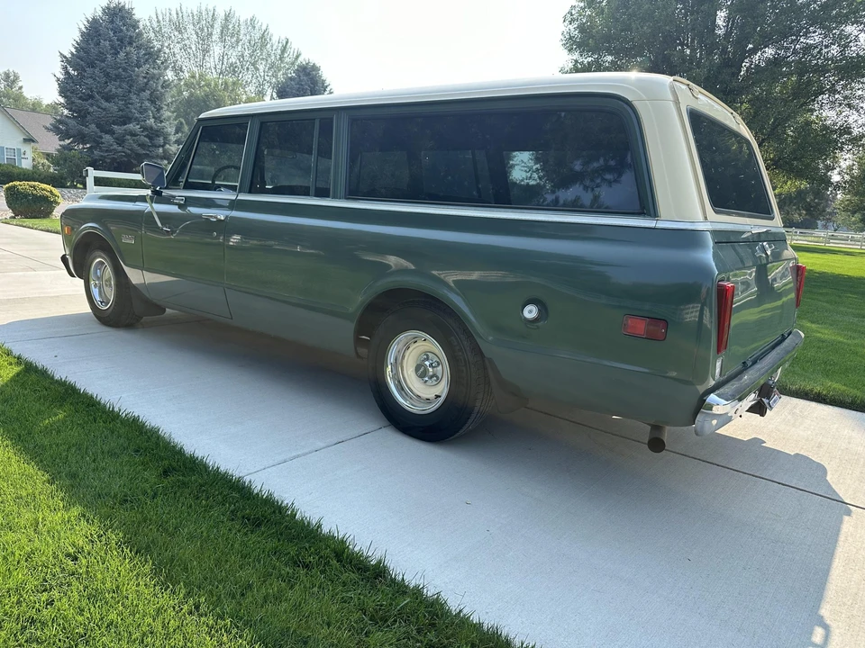 1971 GMC Suburban 6th Gen - Image 14 of 31