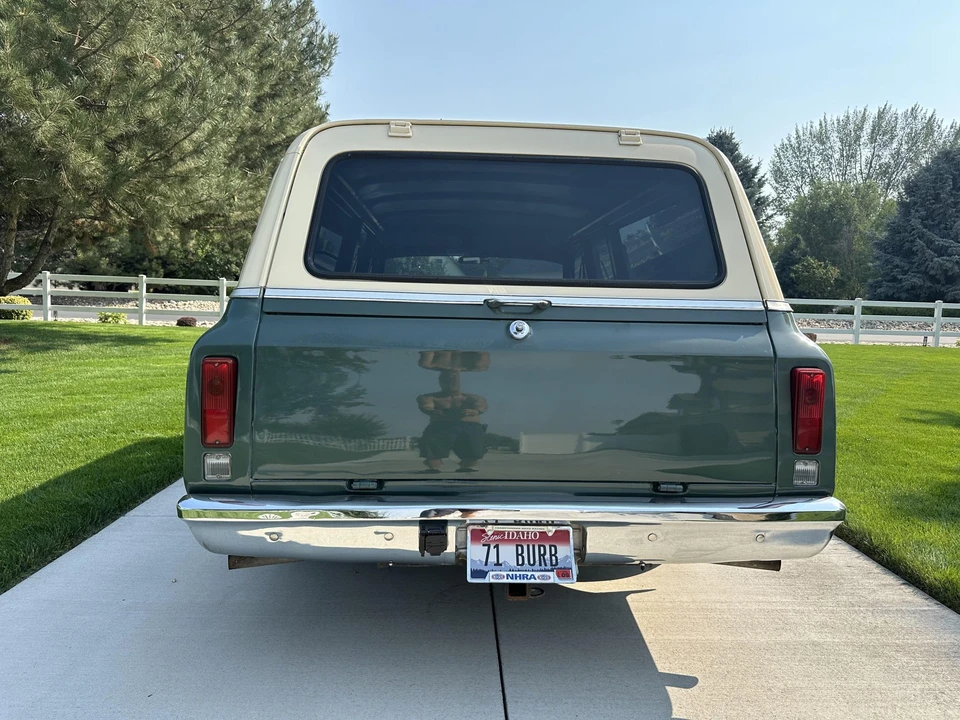 1971 GMC Suburban 6th Gen - Image 12 of 31