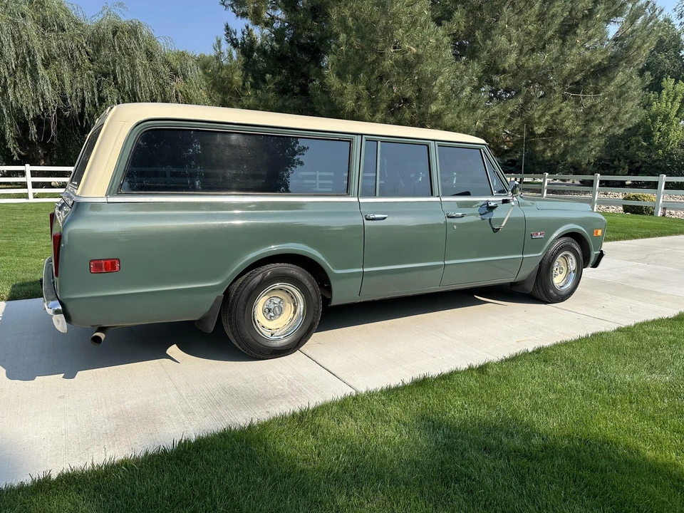 1971 GMC Suburban 6th Gen - Image 10 of 31